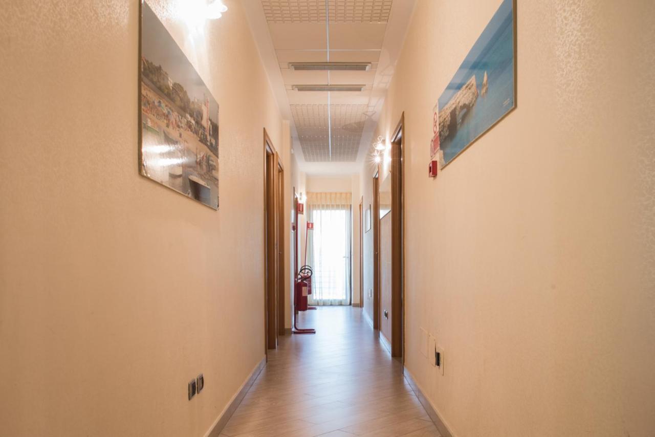 Hotel Mirage Torre Santa Sabina Zimmer foto