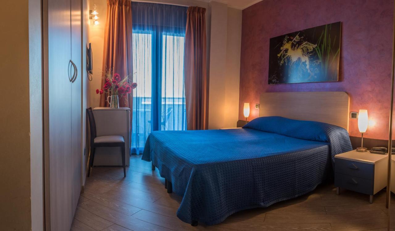 Hotel Mirage Torre Santa Sabina Zimmer foto